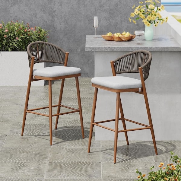 Teak Finish Outdoor Bar Stools Scallop-Shaped Backrest Gray Cushions