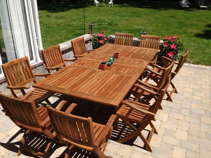 Traditional Outdoor Dining Set with Umbrella Hole Feature