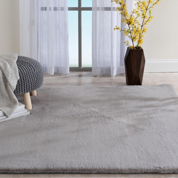 Area Rug: Solid Grey Low Pile Polyester Minimalist Floor Covering