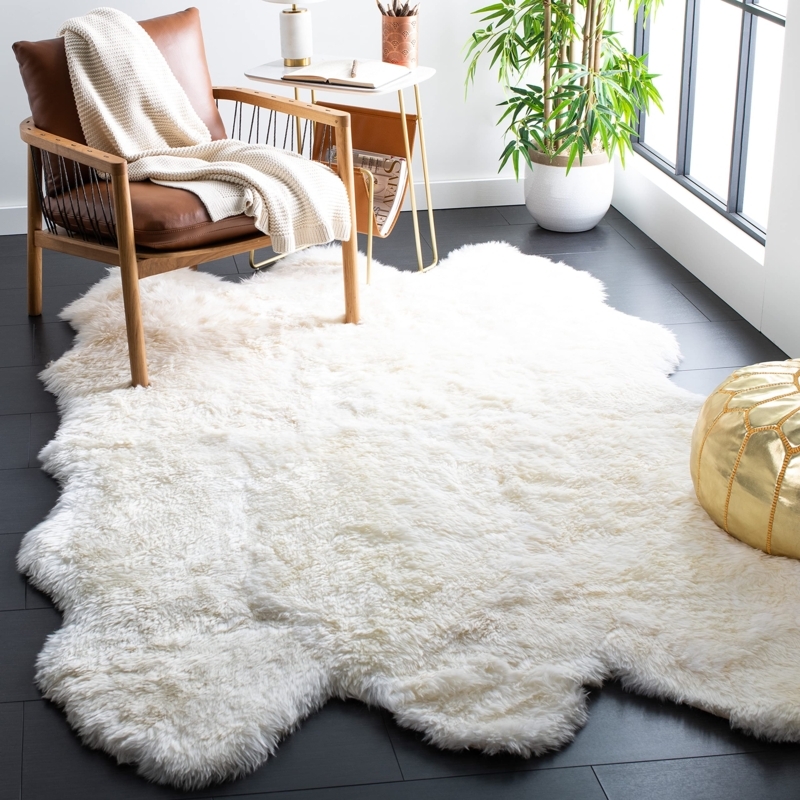 Area Rug: Ultra High Pile Shaggy Sheepskin in Natural Cream
