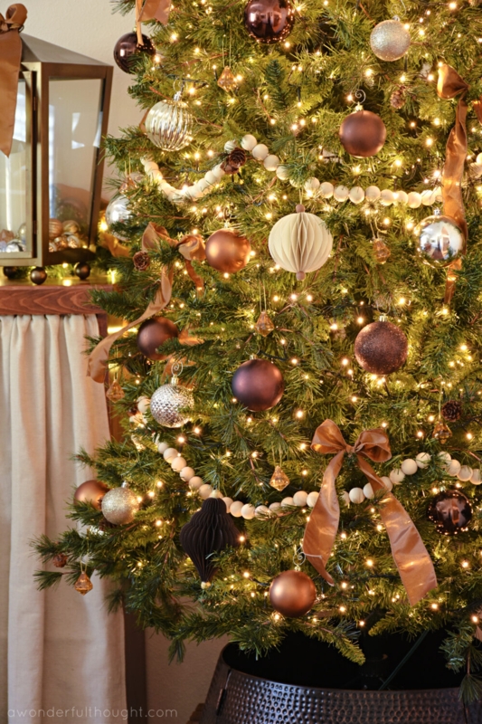 Christmas Tree Decor: Bronze Accents, Berry Garland, Oversized Bells