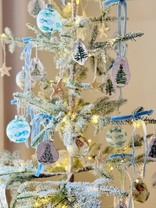 Christmas Tree: Decorated with Starfish Ornaments and Woven Rattan Base