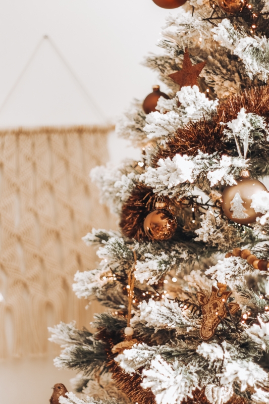 Christmas Tree: Pampas Grass Accents, Wooden Bead Garland