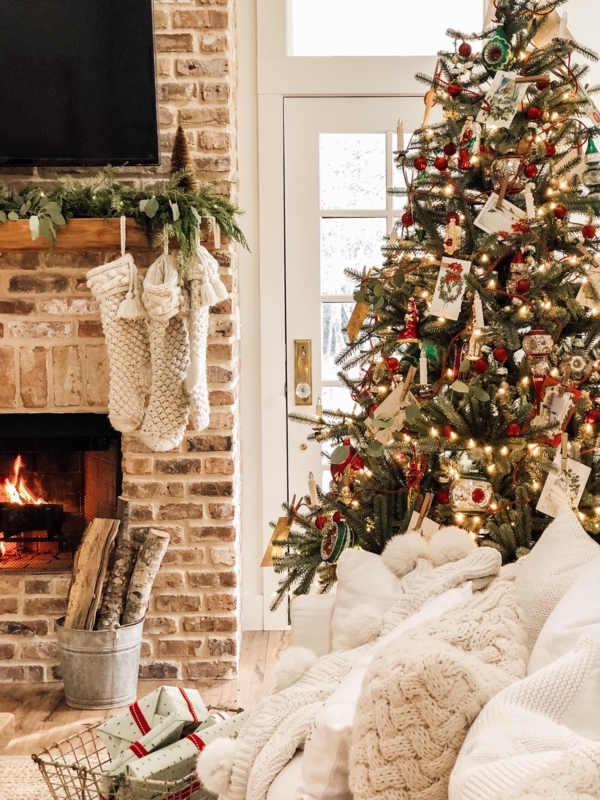 Cozy Farmhouse Tree: Wood Crate Base & Cascading Cream Ribbon Decor