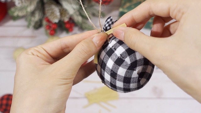 Farmhouse Christmas Ornaments: Burlap Wrapped Spheres and Plaid Bows Set.