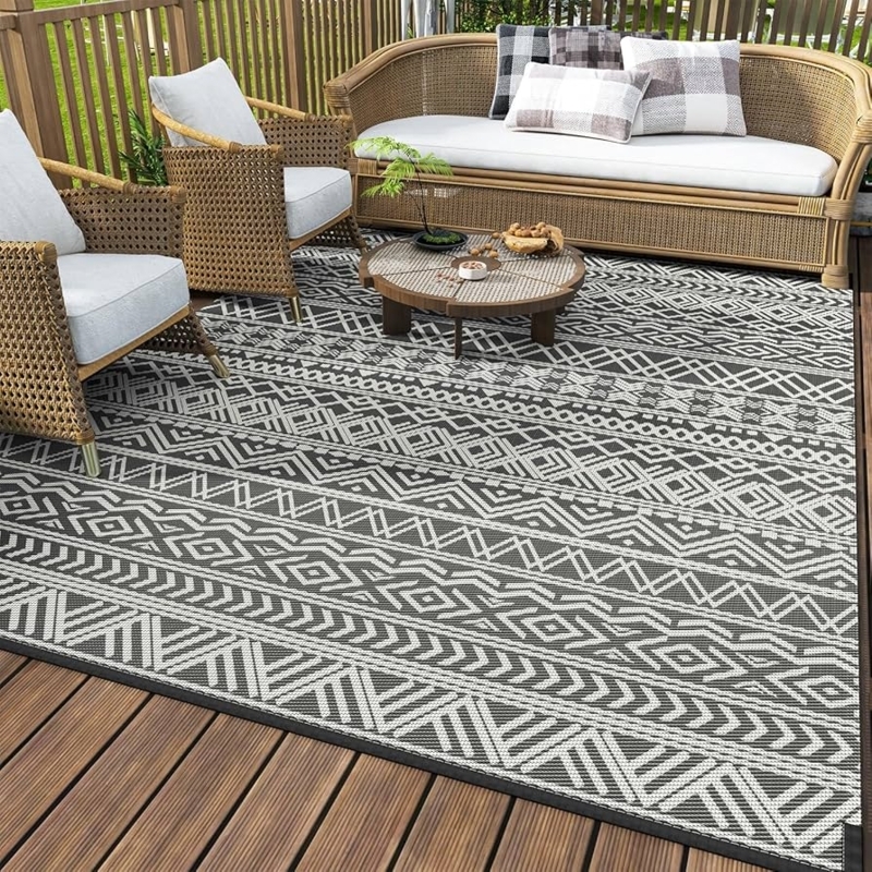 Geometric Outdoor Rug, Reversible Diamond Motif, Grey and White