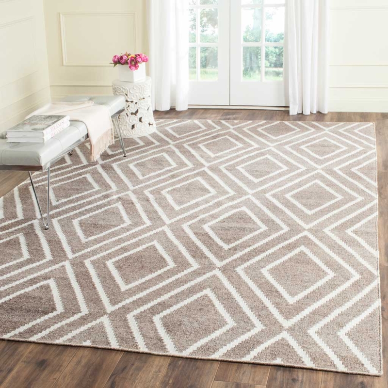 Grey and Ivory Geometric Kilim Area Rug for Transitional Living Room
