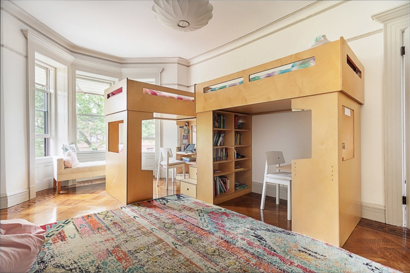 L-Shaped Double Loft Bed with Integrated Storage Stairs