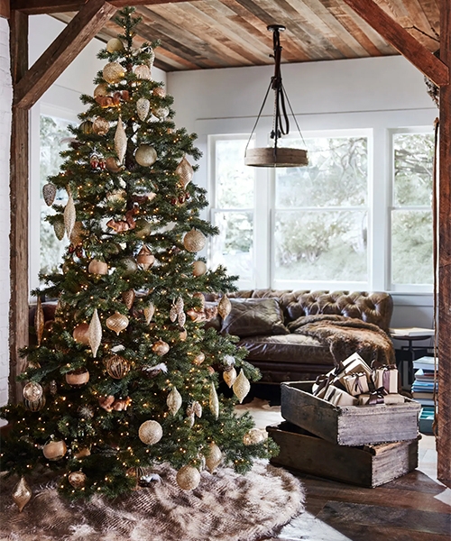 Mixed Material Farmhouse Ornaments: Wood Bark & Knitted Fabric Set