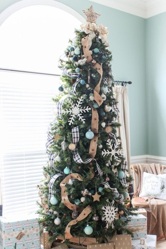 Navy Plaid Farmhouse Tree: Metal Collar & Rustic Wood Slice Decor