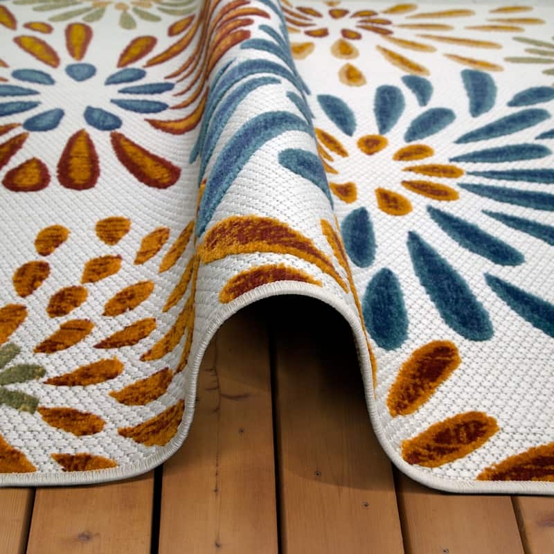 Outdoor Floral Area Rug, Gray and White Oversized Pattern for Patio