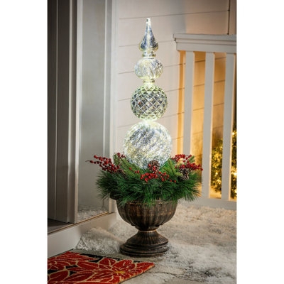 Outdoor Holiday Decoration Oversized Pinecone Planter Base Wreath