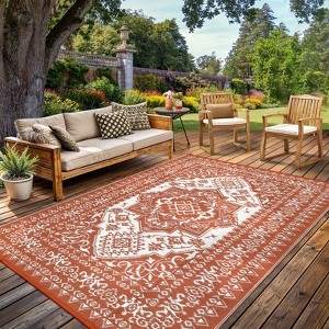 Reversible Outdoor Rug, Black and White Geometric Medallion mat