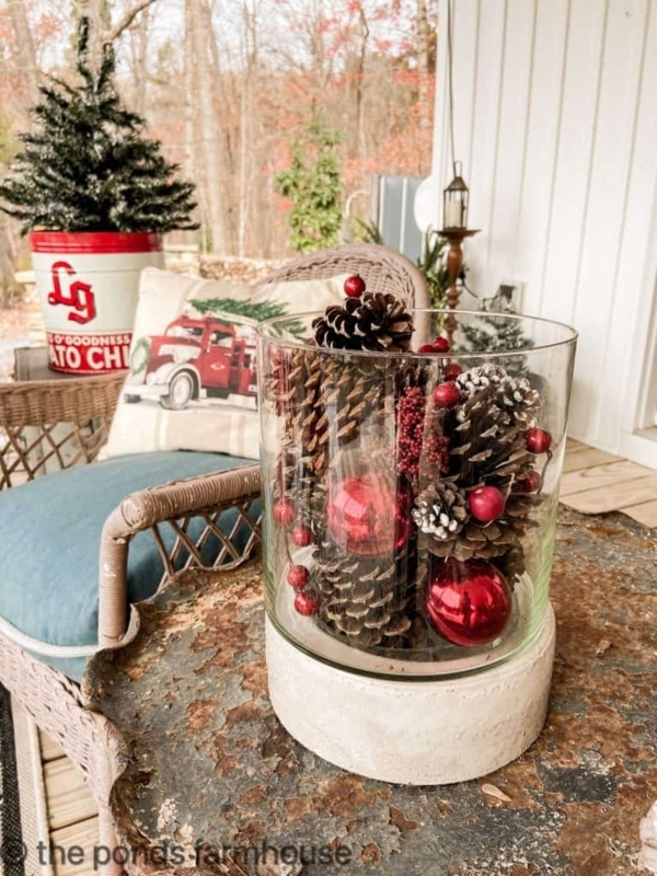 Rustic Farmhouse Christmas Porch: Weathered Bench & Vertical Merry Sign
