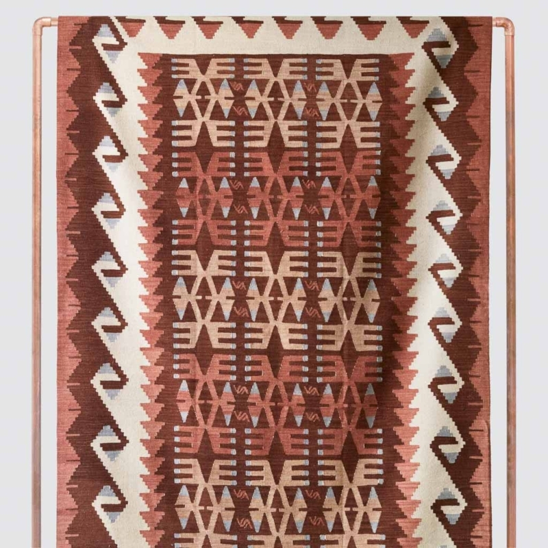 Terracotta Kilim Area Rug in Minimalist Mediterranean Living Room