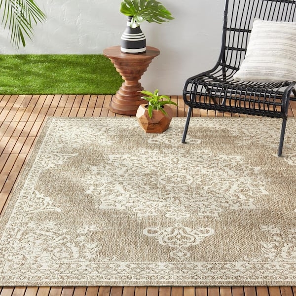 Traditional Indoor Outdoor Area Rug Taupe and Ivory Medallion Pattern
