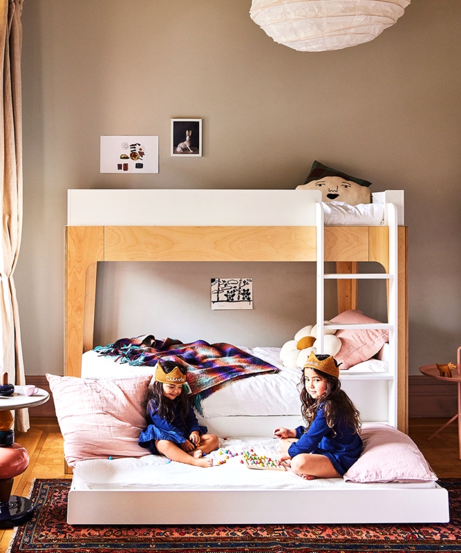 Trundle Bed with Caster Wheels - Minimalist White Trundle Bed