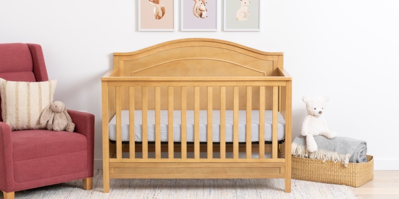 Two-Tone Baby Crib, Tapered Legs, Scandinavian Style