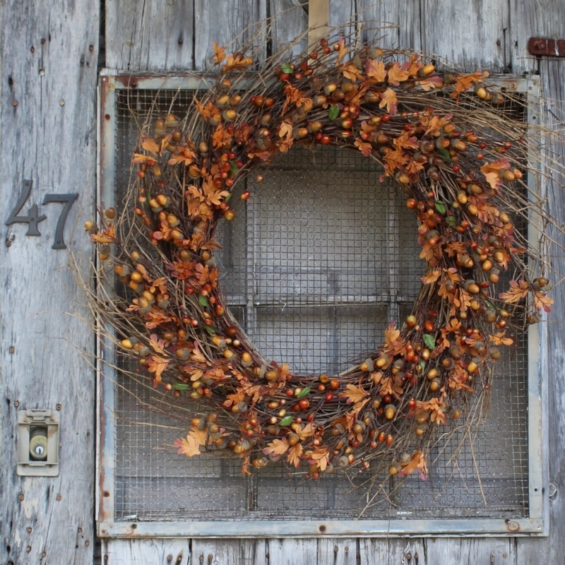 Autumn Acorn Wreath: Rust Toned Palette & Leafy Texture for Front Door