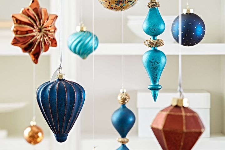 Christmas Ornament: Large Gold Finial with Red Berry Pick Accents