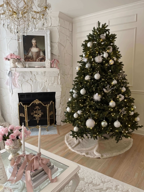 Christmas Tree Aspen Fir Style with Pre-Lit LEDs, Full Bodied