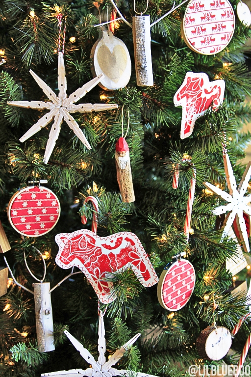 Christmas Tree Decor: Wood Dala Horses, Straw Stars, White Bead Garland