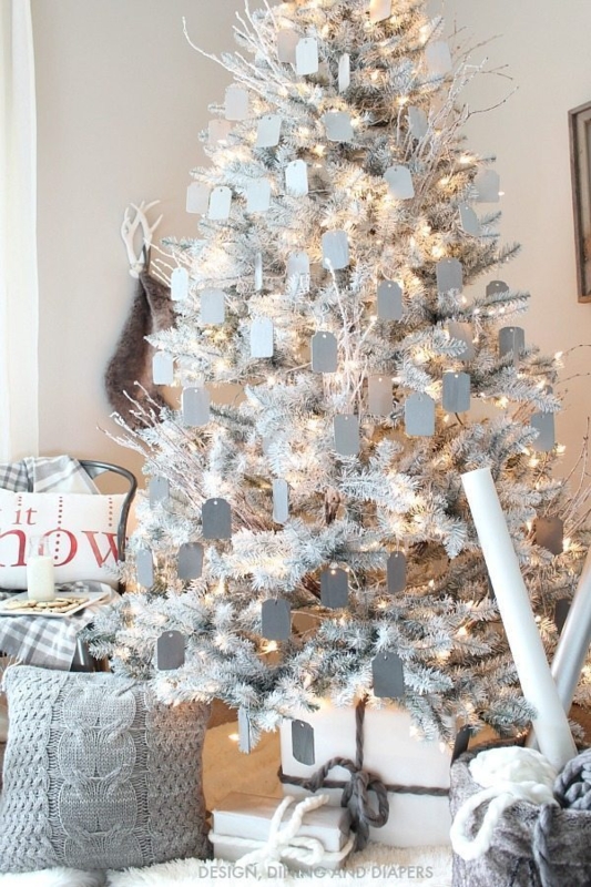 Christmas Tree: Gray and White Ombré Effect with Vertical Ribbon