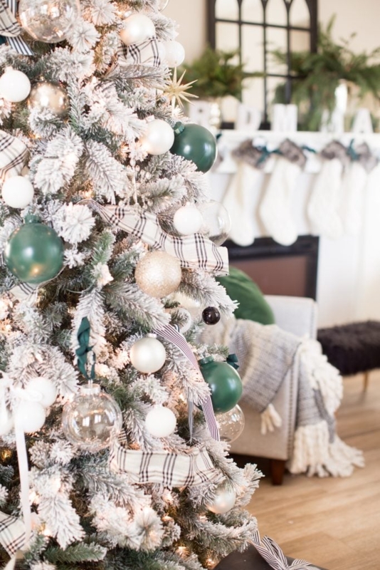 Christmas Tree Hunter Green Foliage White Faux Fur Garland