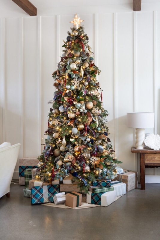 Christmas Tree styling with Navy Velvet Garland and Woven Rattan Collar
