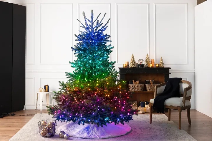 Christmas Tree: Traditional Living Room Decor, Mixed Light Scales, Warm White