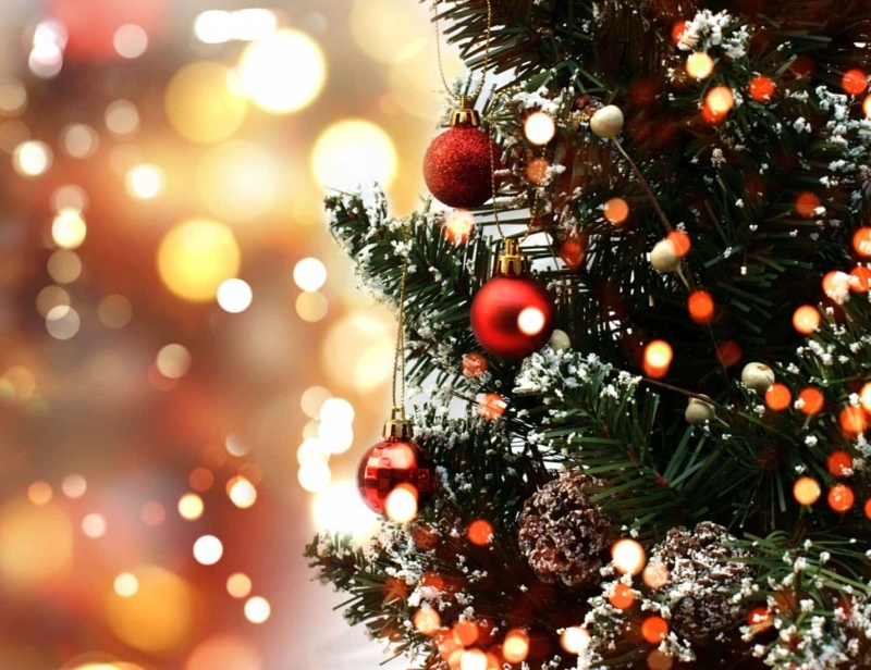 Christmas Tree Traditional Red And White Theme Integrated Lights