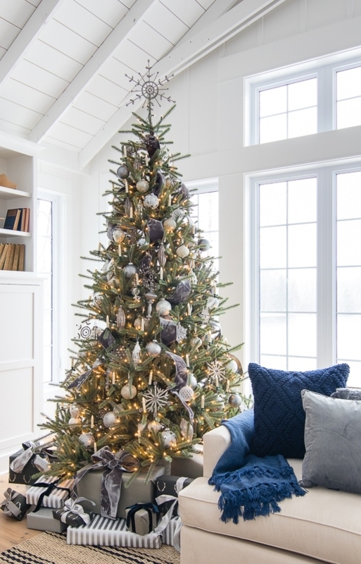 Christmas Tree: Woven Basket Collar with Layered Ribbons and Navy Decor
