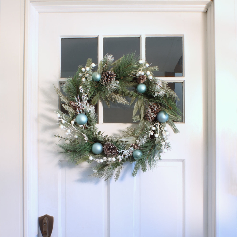 Christmas Wreath Classic Festive, Red Berry Accents & Pine Cone Decor