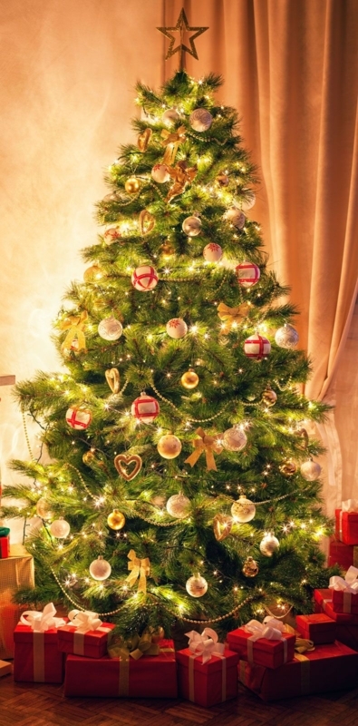 Classic Conical Christmas Tree with Integrated Lighting and Warm Glow