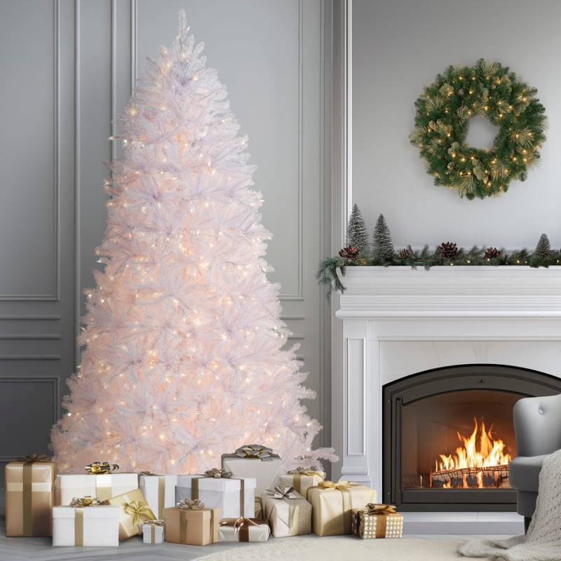 Classic Green Christmas Tree, Conical Silhouette, Dense Branches, Matte