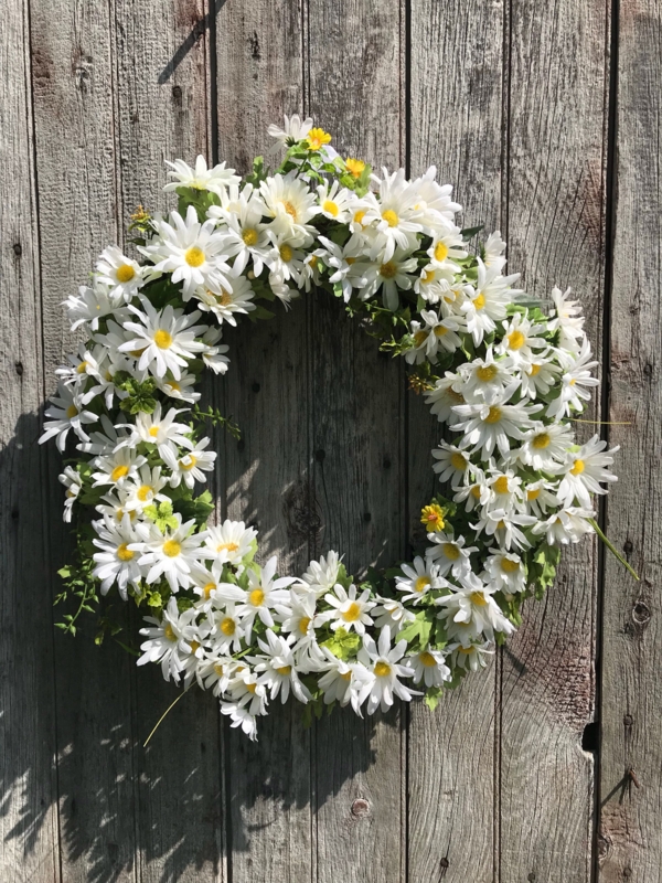 Dense Daisy Arrangement Wreath, Rustic Farmhouse Floral Wall Decor
