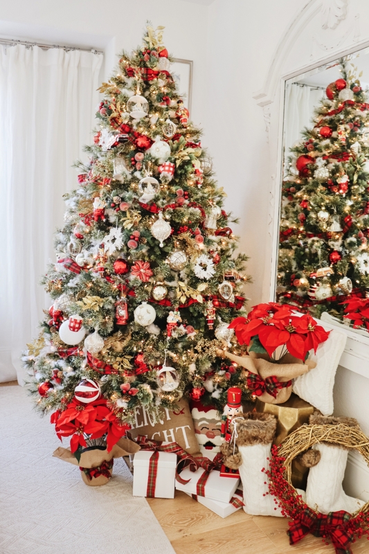 Farmhouse Red and White Christmas Tree with Garland Mantel Decor