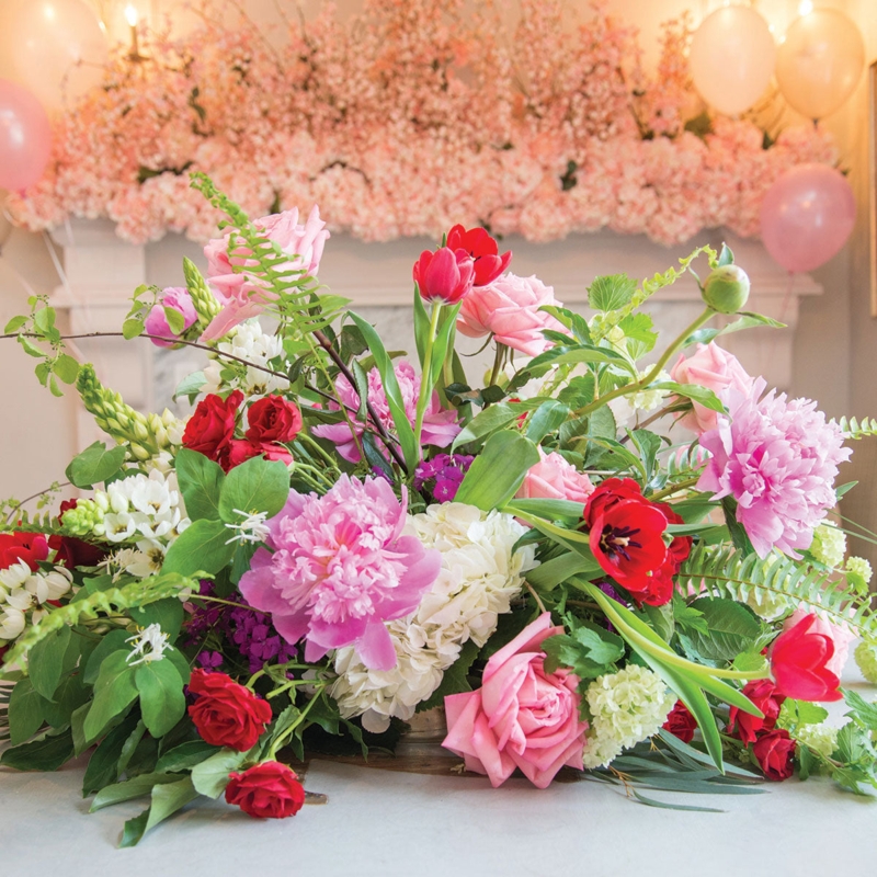 Floral Tray in Transparent Plastic with Shallow Rim Design