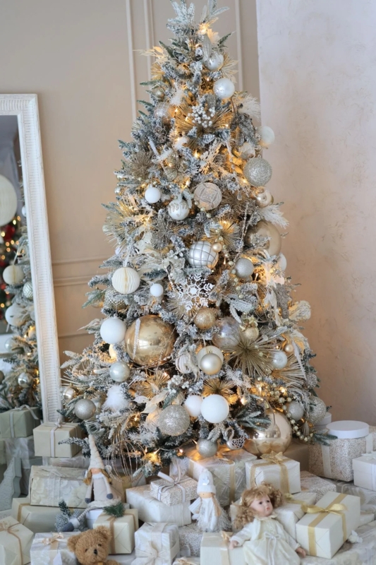 Glam Gold and White Christmas Tree with Ribbon Tucking Technique and Floral Picks
