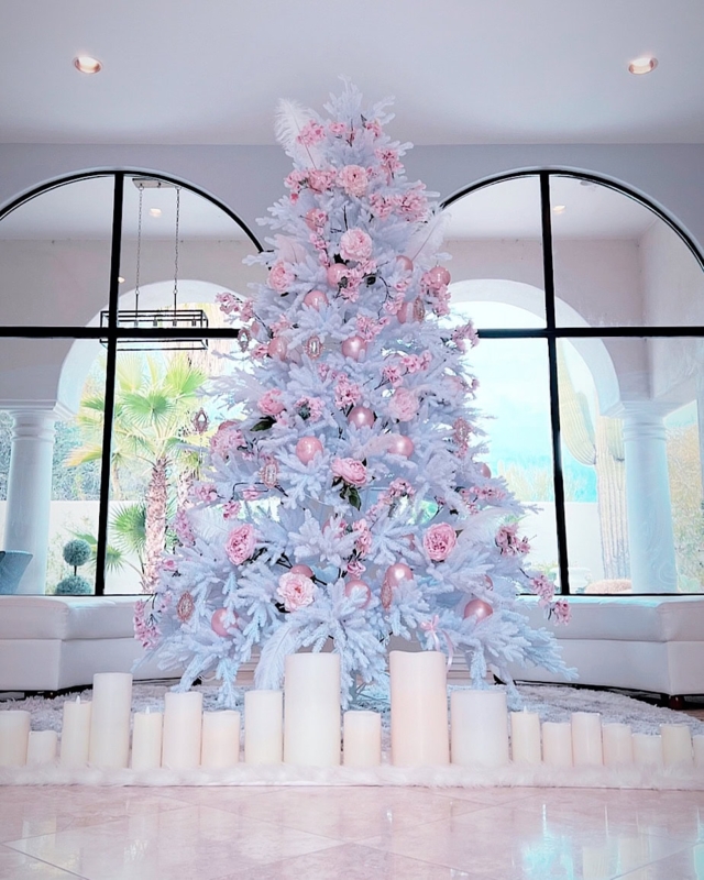 Glam White Christmas Tree Decor with Feather Boa Elements and Oversized Silk Peonies
