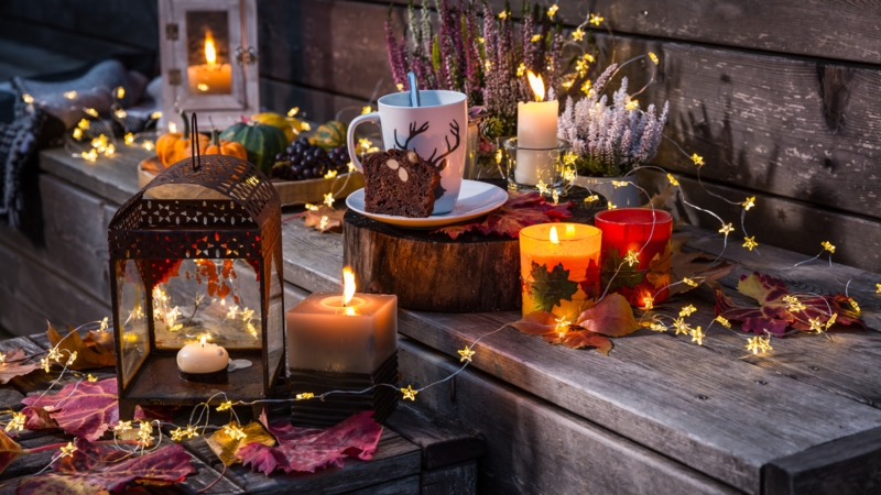 Hurricane Lanterns: Polished Silver Trio for Outdoor Holiday Display