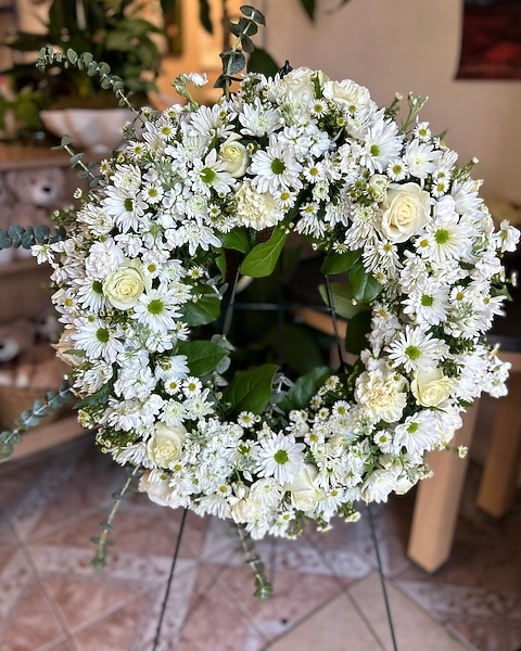Natural Garden Style Wreath with Dense Floral Arrangement