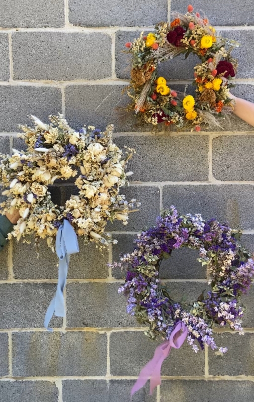 Natural Wreath Design with Dried Strawflowers and Autumn Tones