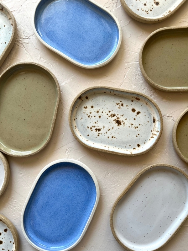 Organic Oval Silhouette Speckled Ceramic Catchall Tray