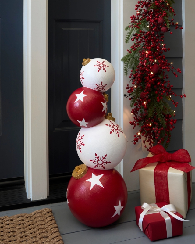 Outdoor Holiday Decoration Stacked Spherical Silhouette Ornament Stack