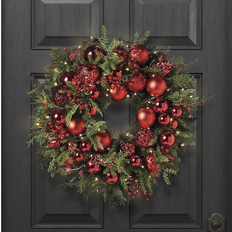 Pre-lit Holiday Wreath with Rouge Berry Clusters and Pinecones