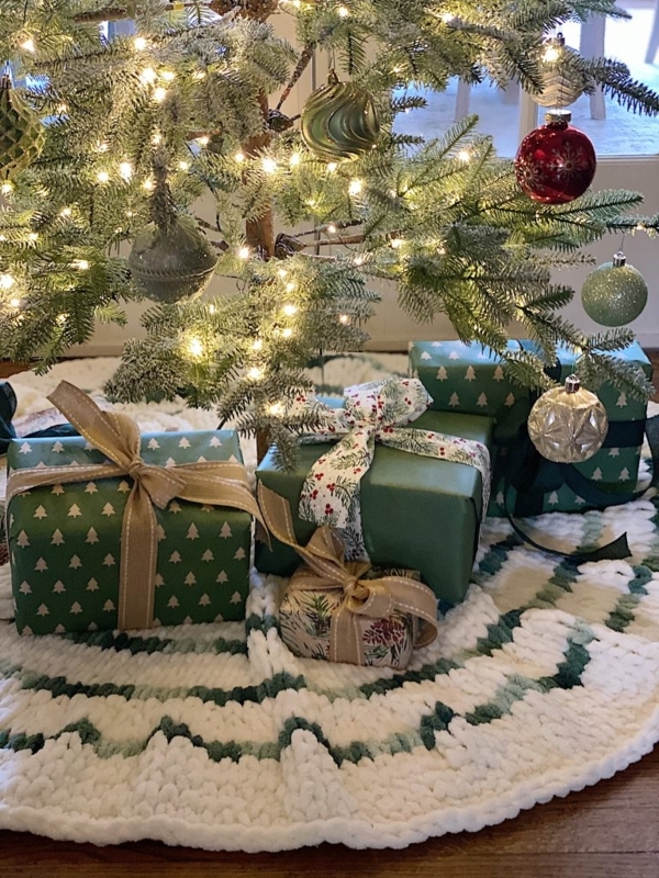Quilted Patchwork Tree Skirt Neutral Snowflake Appliques Cream Rustic