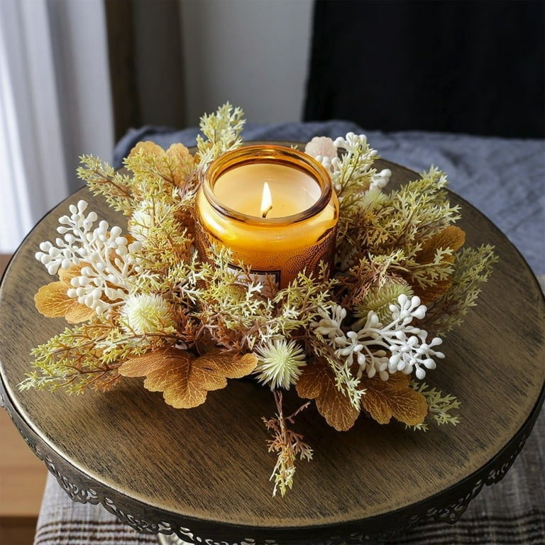 Red Berry Candle Wreath: Festive Ring with Gold Star Accents
