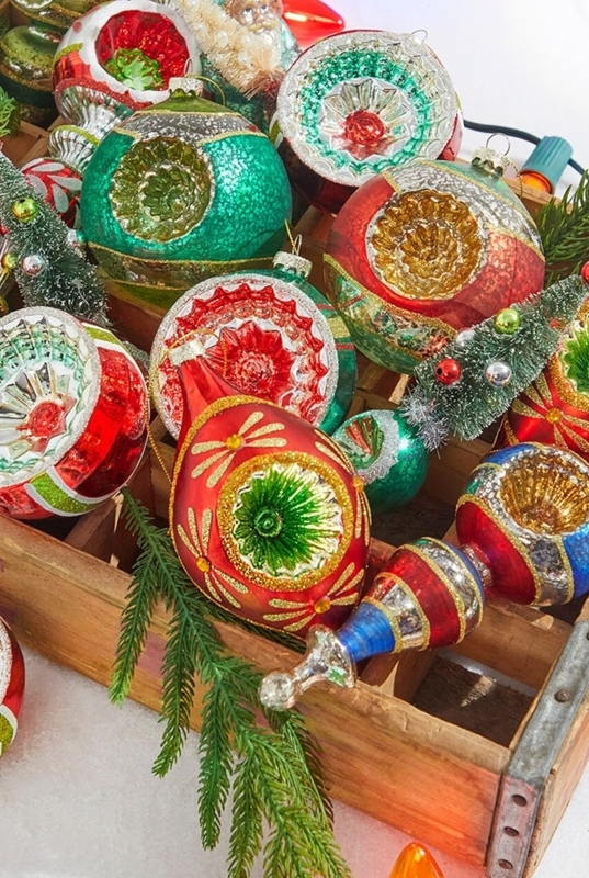 Retro Christmas Tree with Beaded Garlands and Dense Ornament Layering