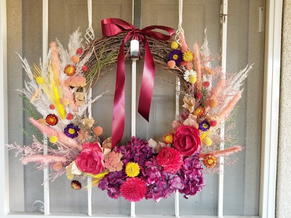 Seasonal Harvest Wreath with Dried Hydrangeas and Warm Tones